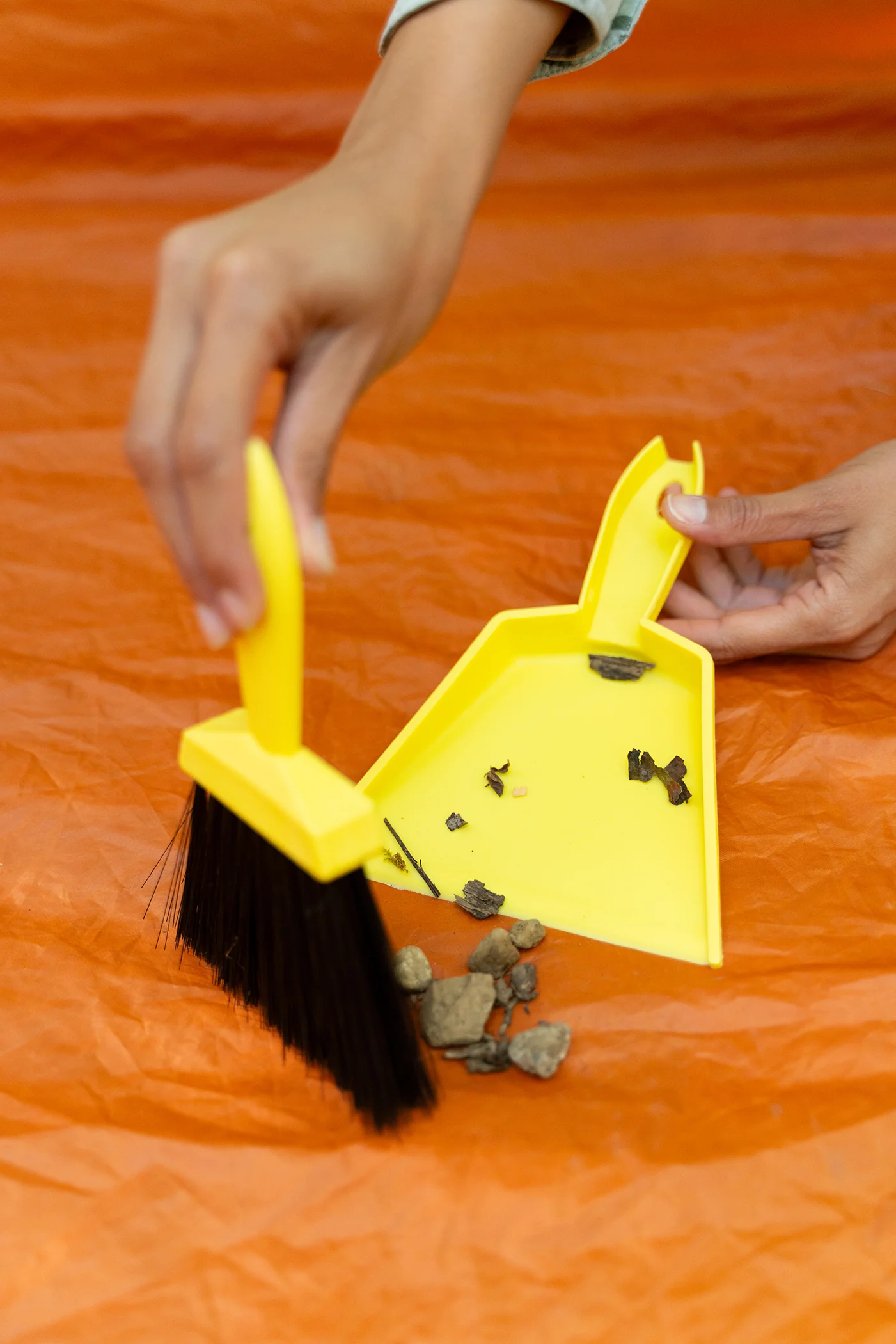 Tent Whisk and Dust Pan - Image 4